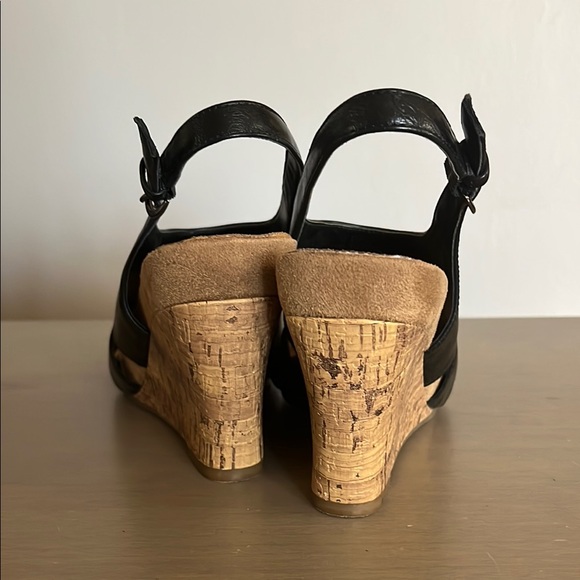 Aerosoles Stylish Black Leather Slingback Sandals, gently used size 7.5 - Picture 3 of 7